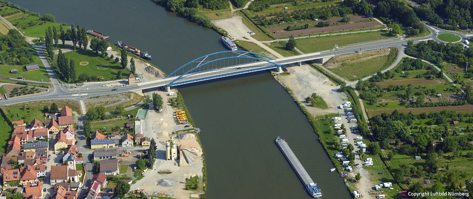 Luftbild von der Mainbrücke Volkach - © Luftbild Nürnberg