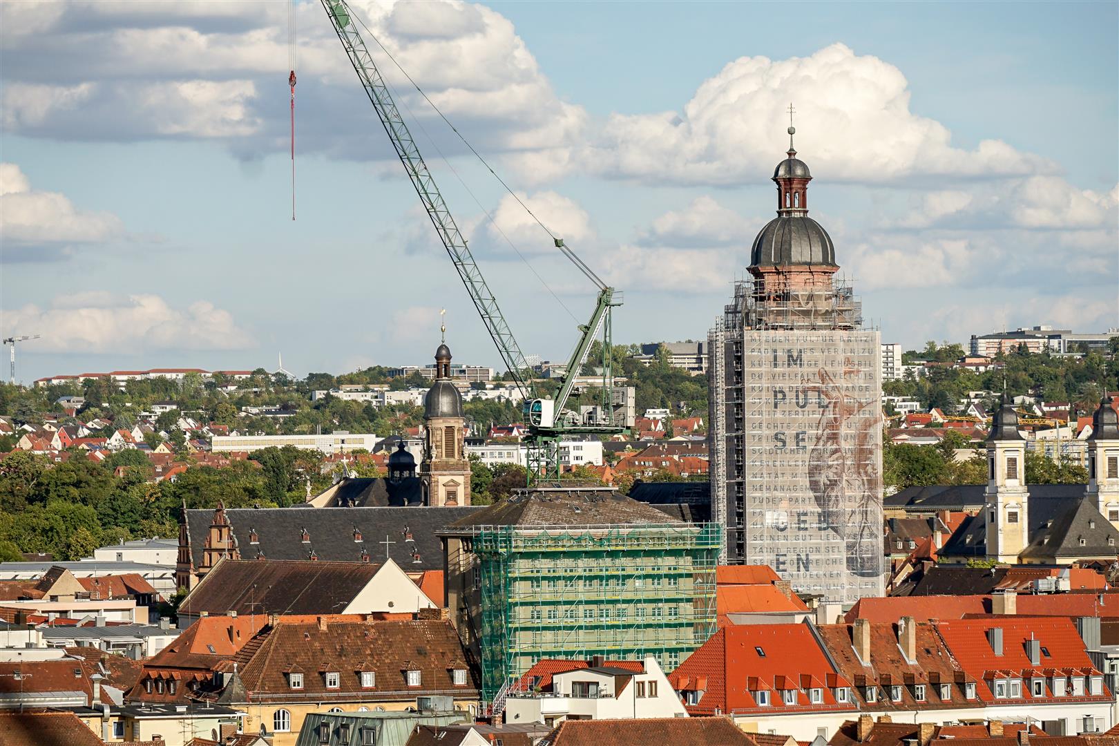 Der Neubauturm ist ein markanter Punkt in der Stadtsilhouette Würzburgs Der Neubauturm ist ein markanter Punkt in der Stadtsilhouette Würzburgs