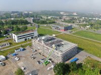 Das ZPD steht am sogenannten grünem Band mit Blick auf die Stadt, Mensateria, Campusbrücke und Graduate School of Life Science