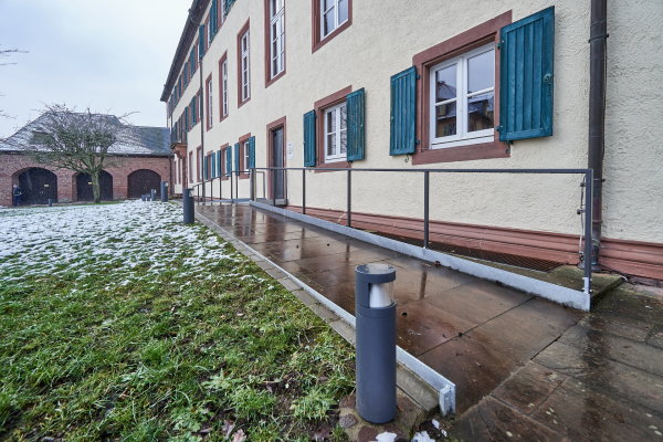 Forstschule Lohr_Außenaufnahme mit neuem Zugang