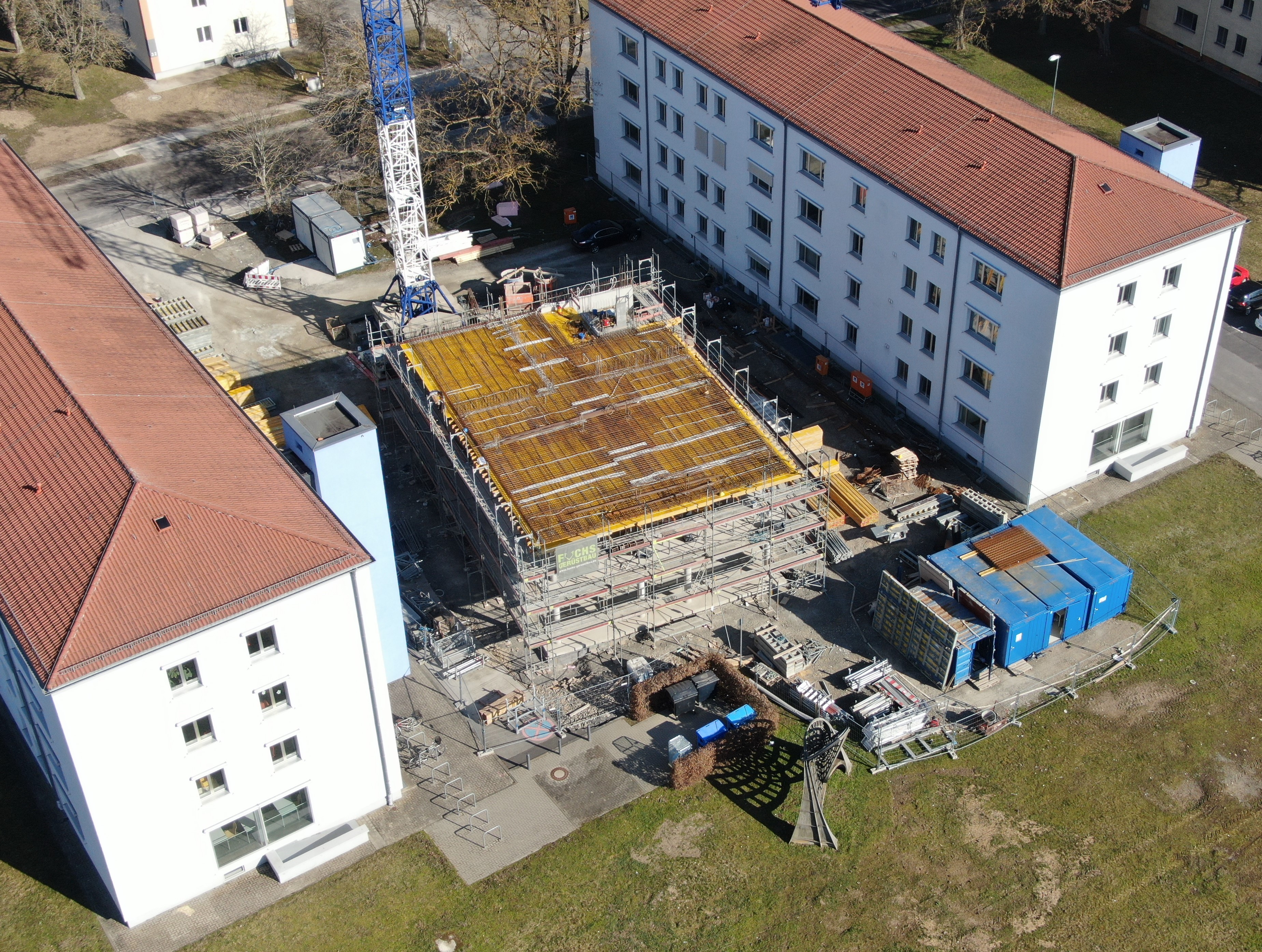 Das Humboldt-Gebäude steht zwischen zwei Bestandsgebäuden der ehem. Leighton Baracks - heute werden die Gebäude durch die Mathematische Fakultät genutzt Das Humboldt-Gebäude steht zwischen zwei Bestandsgebäuden der ehem. Leighton Baracks - heute werden die Gebäude durch die Mathematische Fakultät genutzt