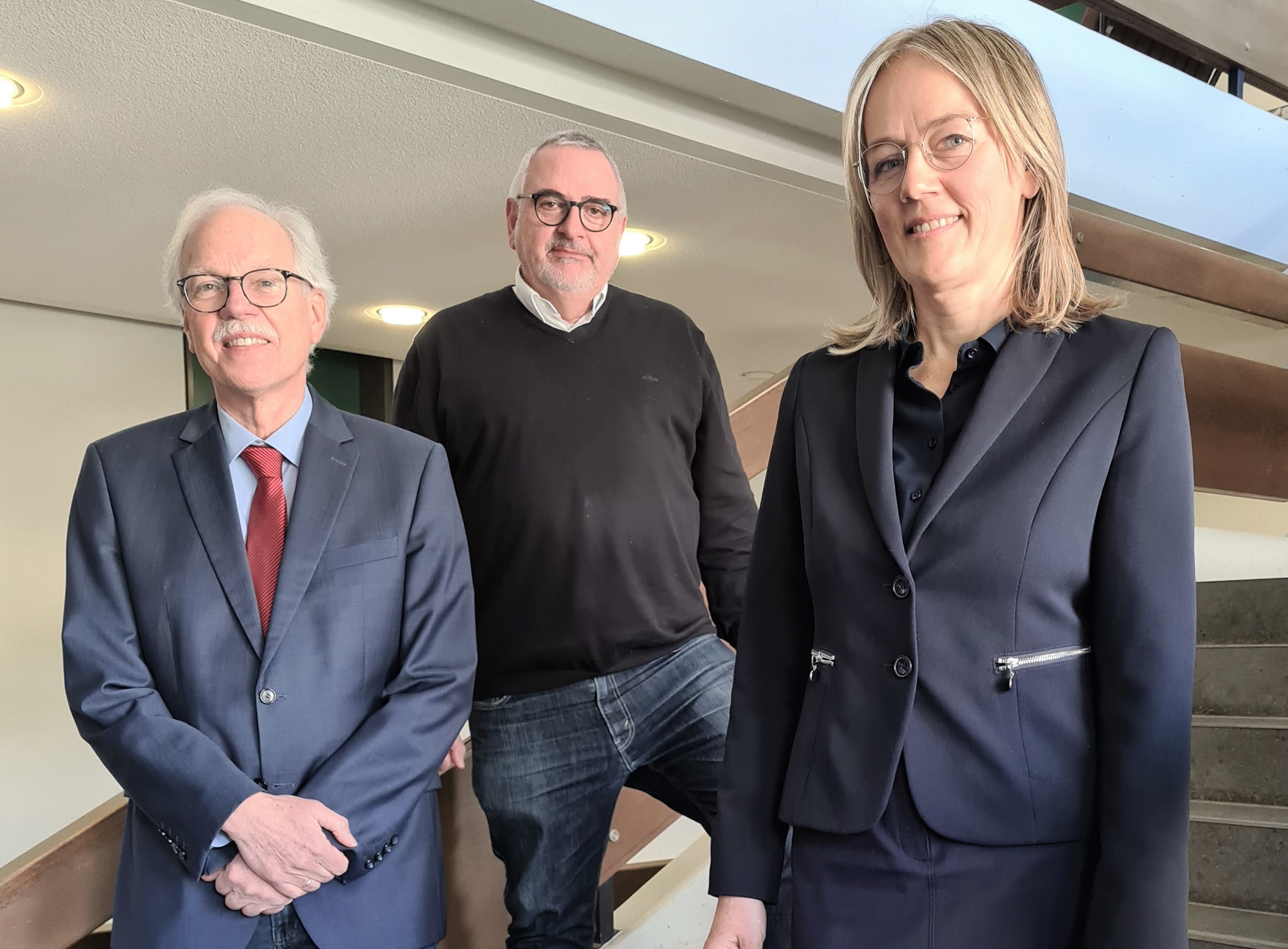 Behördenleiter Joachim Fuchs (links) mit Bereichsleiterin Universitätsbau Grit Liebau und Bereichsleiter Hochbau Gerald Langer Behördenleiter Joachim Fuchs (links) mit Bereichsleiterin Universitätsbau Grit Liebau und Bereichsleiter Hochbau Gerald Langer