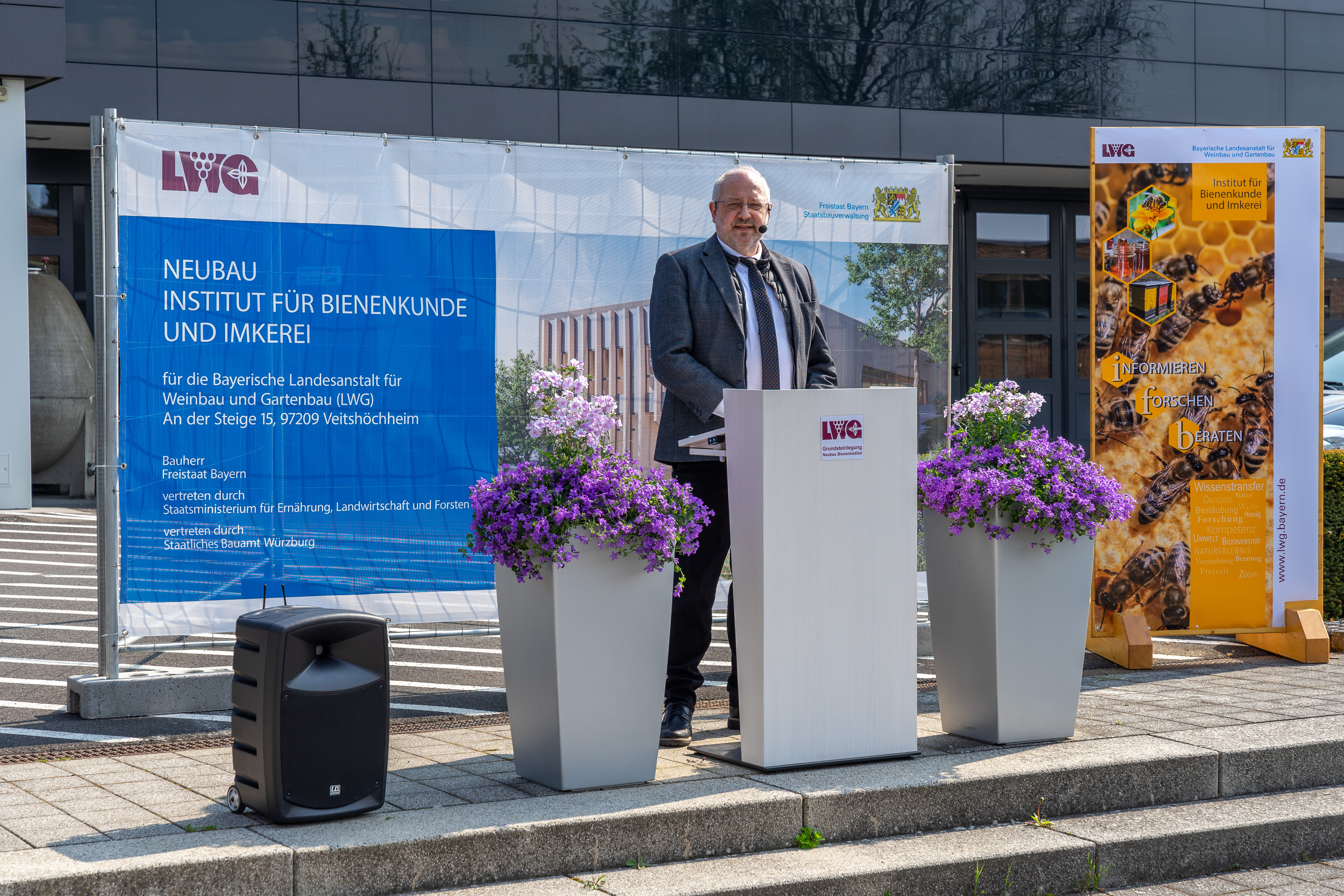 Grußworte von Dr.-Ing. Michael Fuchs, Behördenleiter des Staatlichen Bauamtes Würzburg Grußworte von Dr.-Ing. Michael Fuchs, Behördenleiter des Staatlichen Bauamtes Würzburg