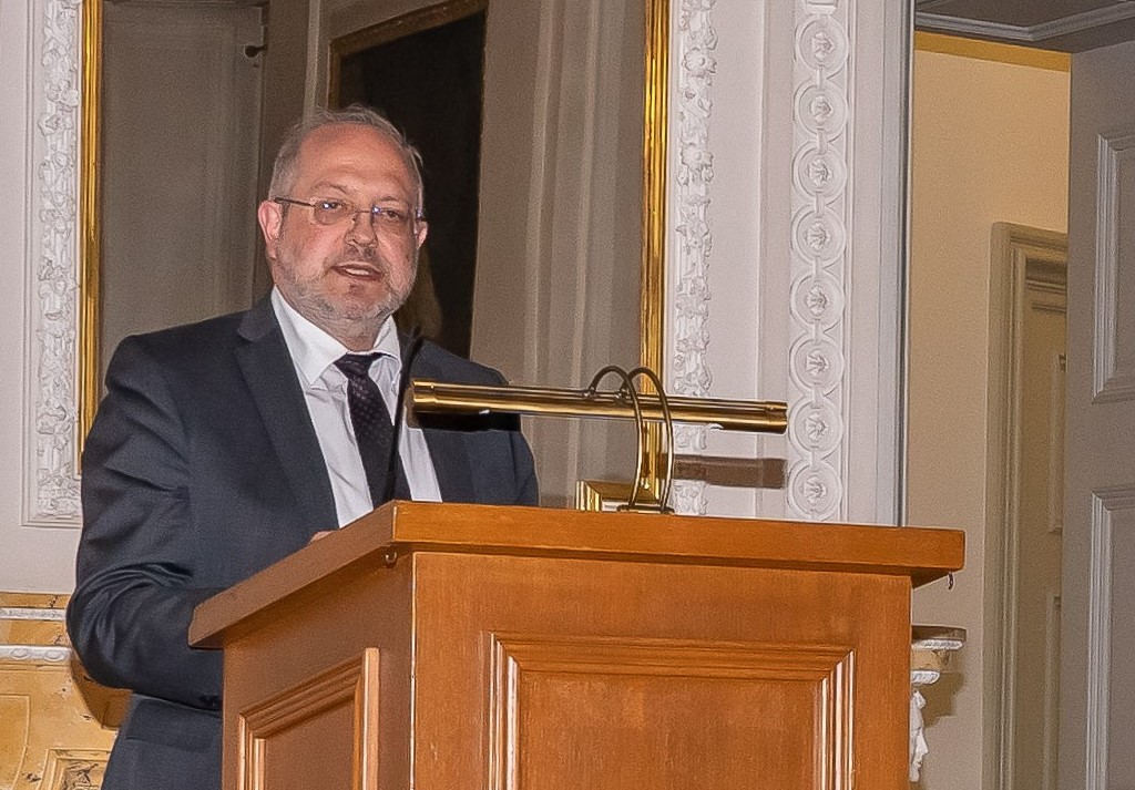Dr.-Ing. Michael Fuchs – neuer Behördenleiter am Staatlichen Bauamt Würzburg Dr.-Ing. Michael Fuchs – neuer Behördenleiter am Staatlichen Bauamt Würzburg